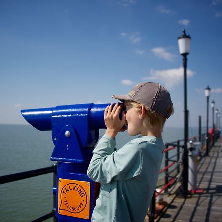 Holiday Inn Southend By Ihg Bagian luar foto
