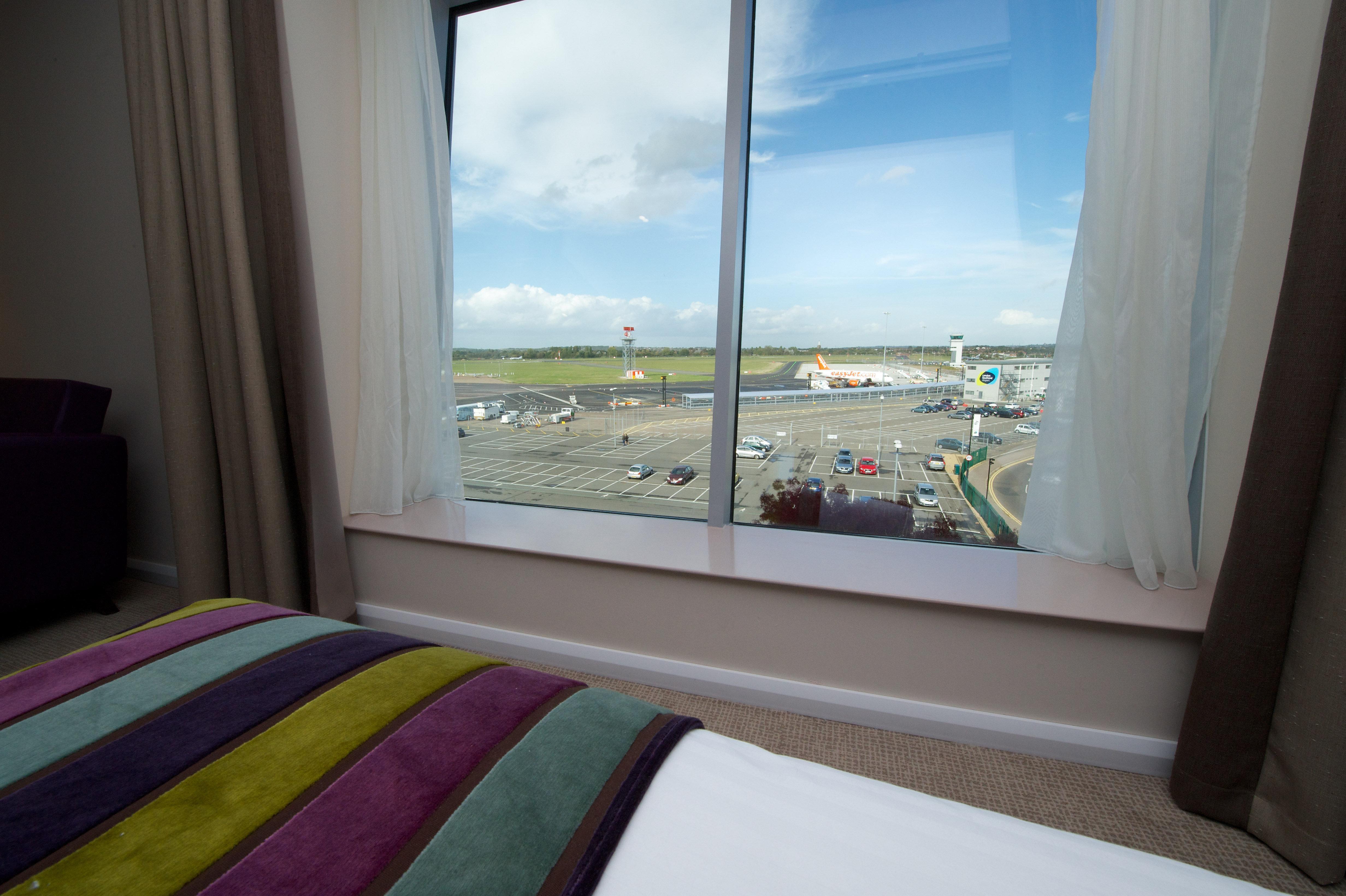 Holiday Inn Southend By Ihg Bagian luar foto