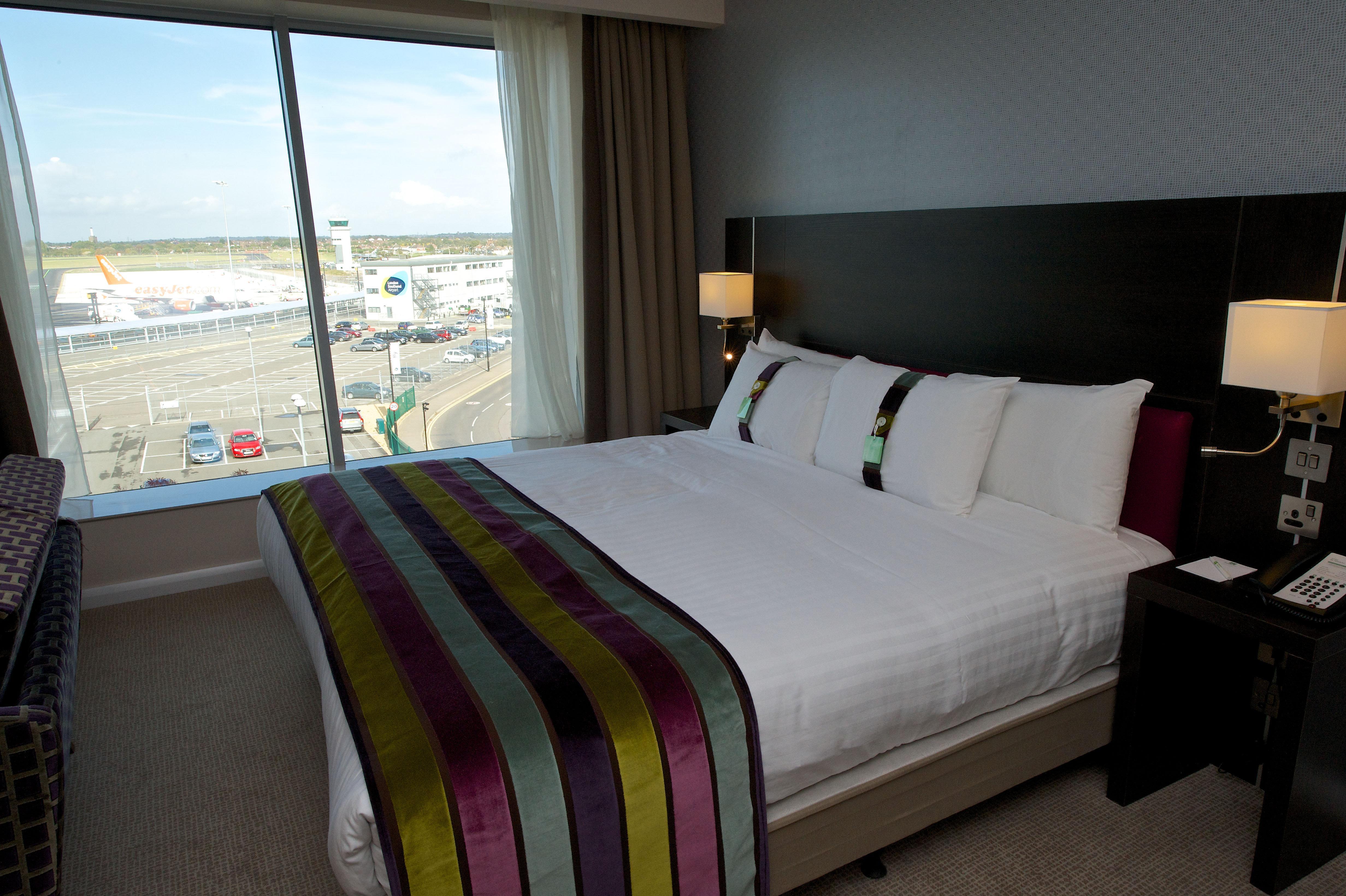 Holiday Inn Southend By Ihg Bagian luar foto