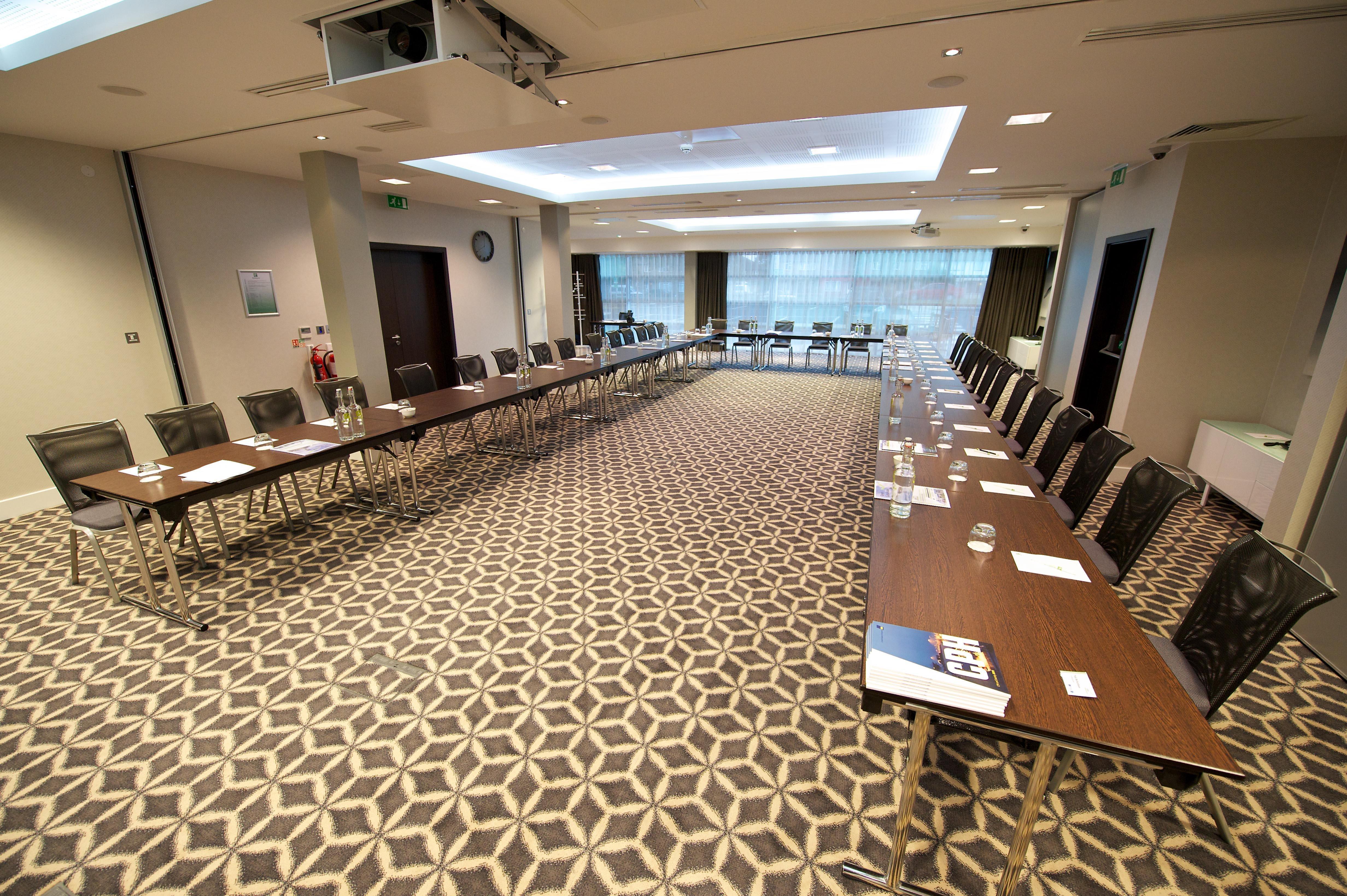 Holiday Inn Southend By Ihg Bagian luar foto