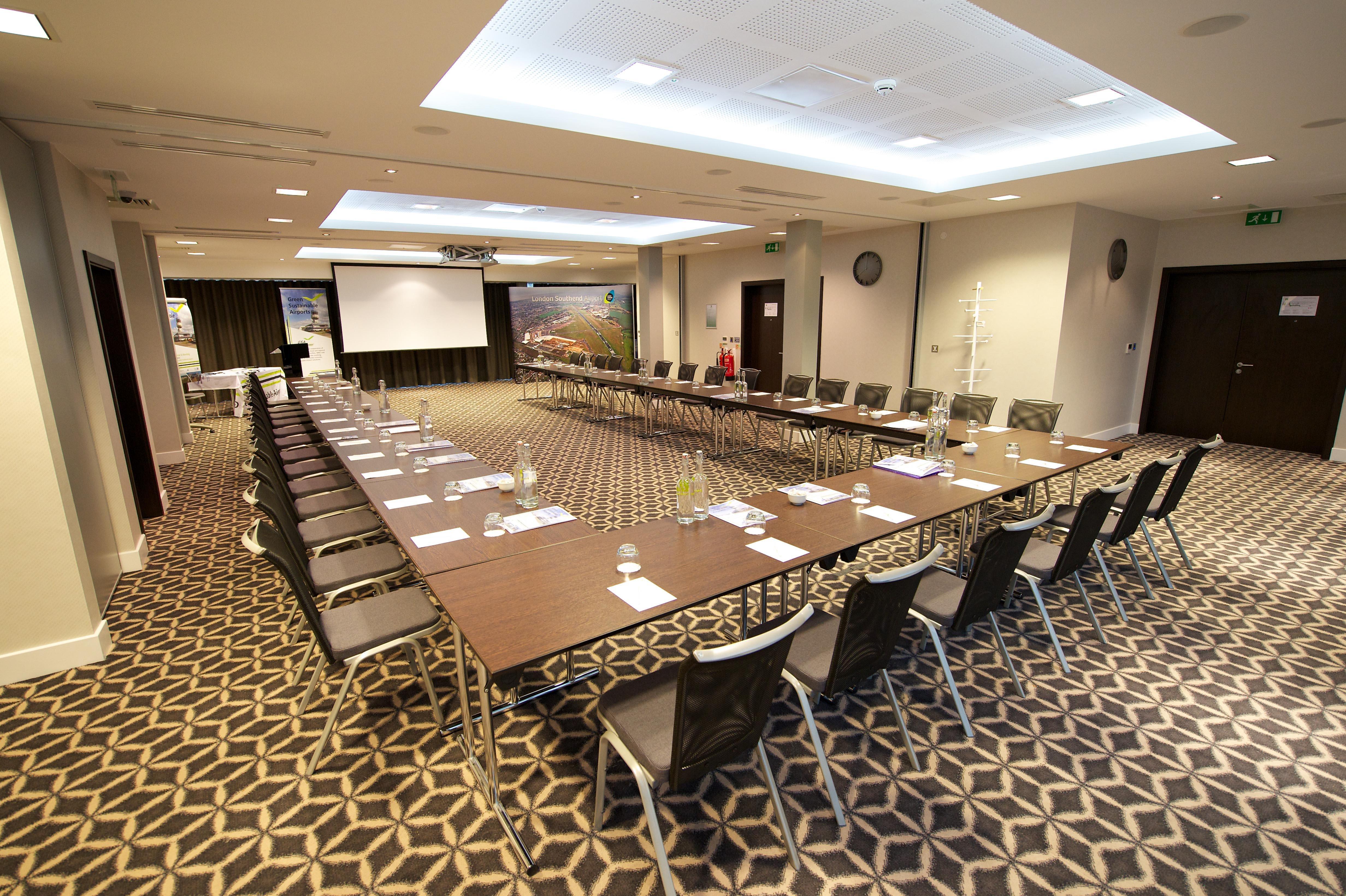 Holiday Inn Southend By Ihg Bagian luar foto