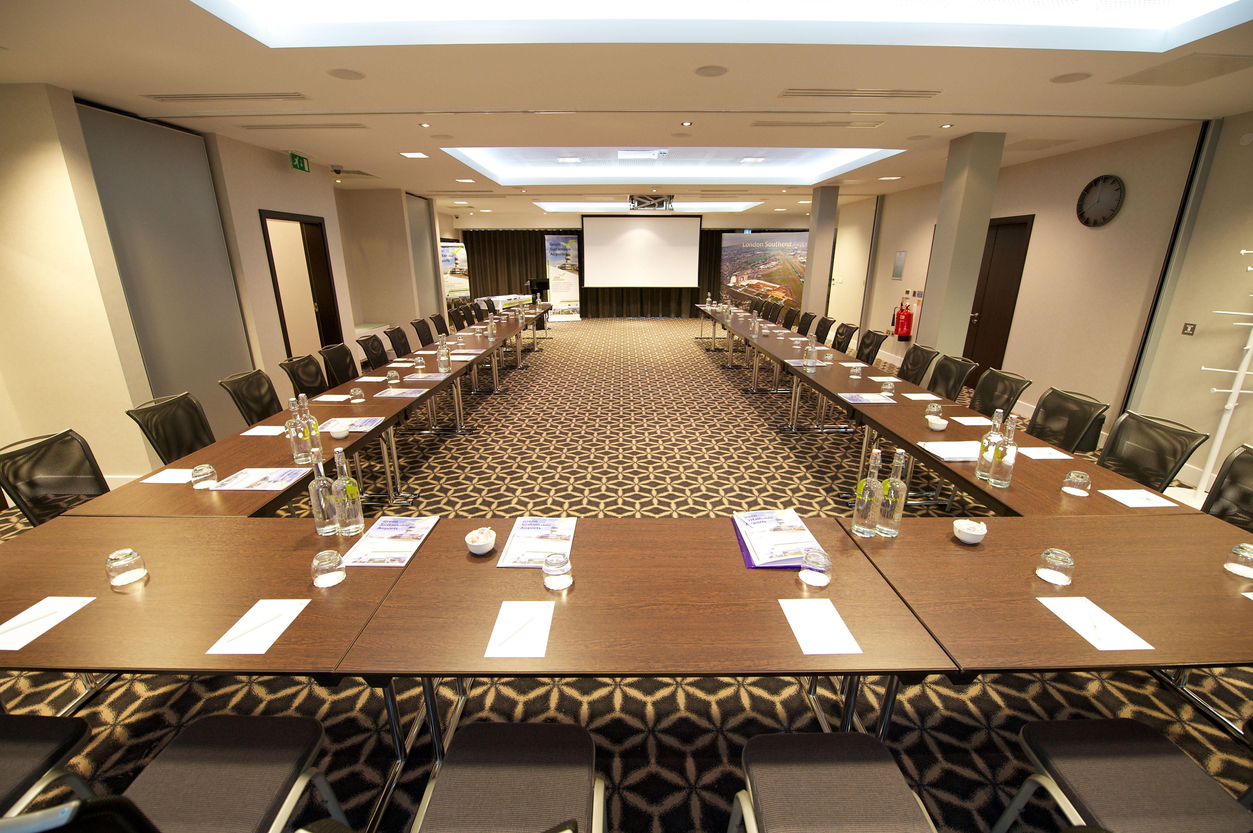 Holiday Inn Southend By Ihg Bagian luar foto