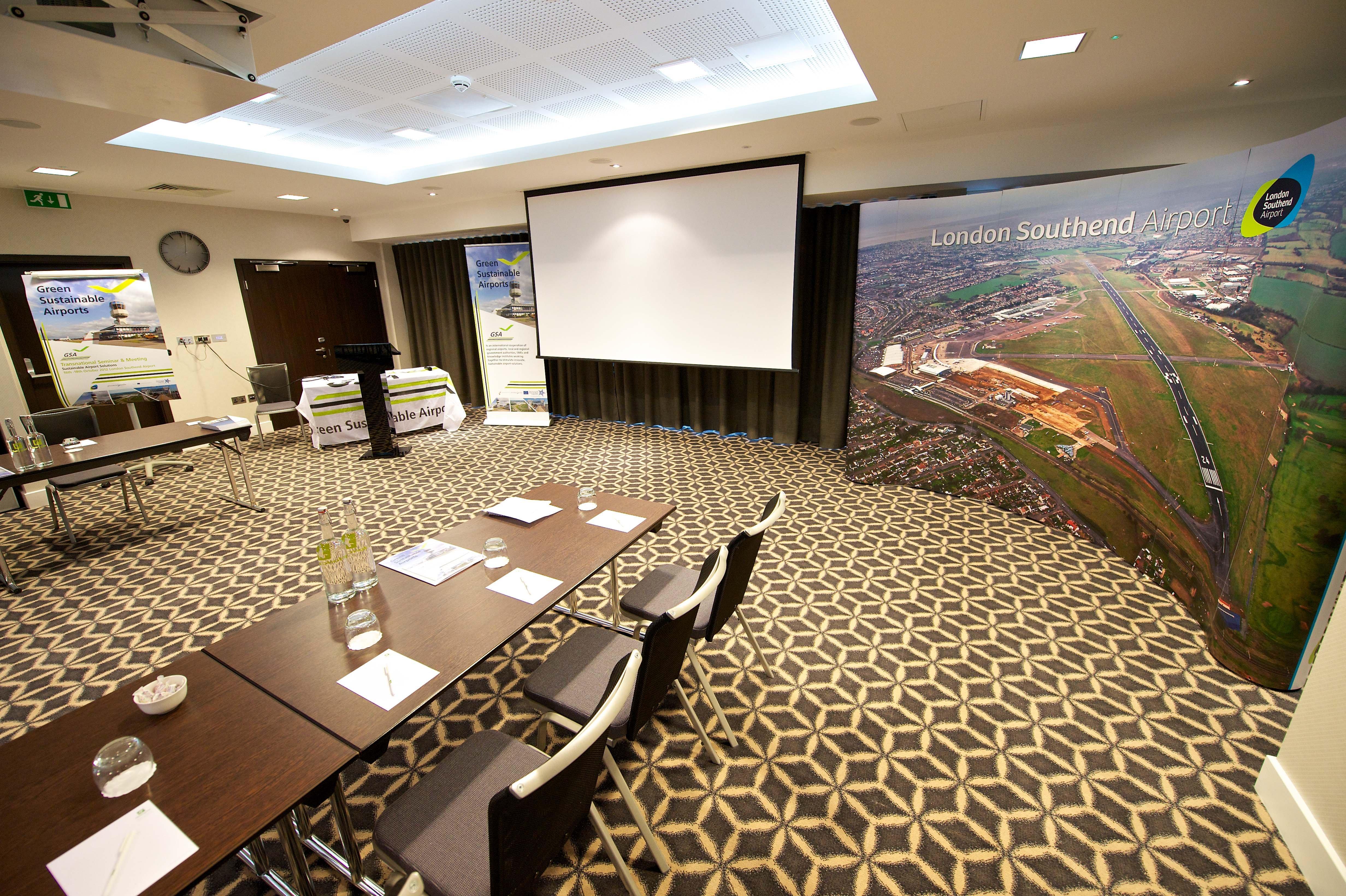 Holiday Inn Southend By Ihg Bagian luar foto